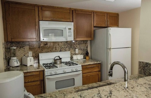 Palm Beach Resort | Charming 2Br, 2 bath Resort Condo,AC,pools,hot tubs,1M to main strip/beach,Aruba