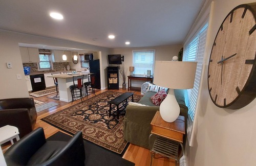 Narragansett House | Charming 2BR cottage, new deck, grill, AC, open floor plan, Washer/Dryer & MORE!