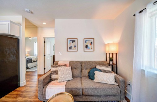 Boulder Creek Cottage | Charming 2BR Cottage Near Bethel-Peaceful Redding Retreat w/Trails Nearby