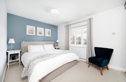 Elmbridge House | Charming 2BR House with Garden