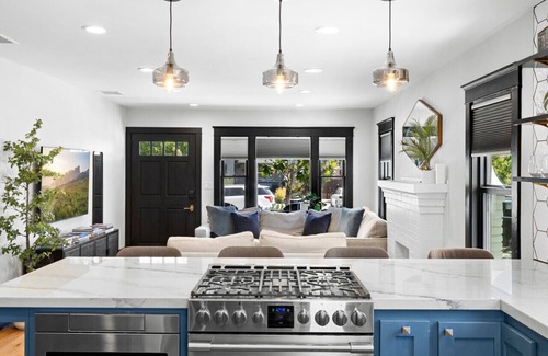 Mid City House | Charming 2BR in Heart of LA with Spacious Backyard