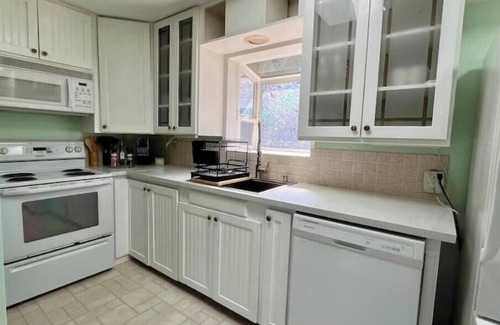 Bothell House | Charming 2BR w/Garden Retreat & 2 Free Parking