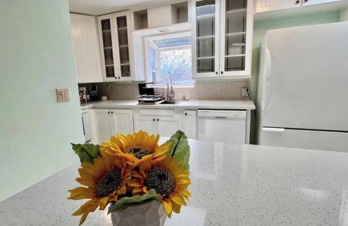 Bothell House | Charming 2BR w/Garden Retreat & 2 Free Parking