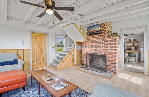 Locustville Cabin | Charming 2BR with Fire Pit on Farm - 10 Min to Wharf