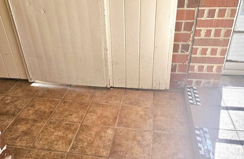 Jacksonville House | Charming 3/1 home in Jacksonville, 8 min to Stadium with Large Screen Porch