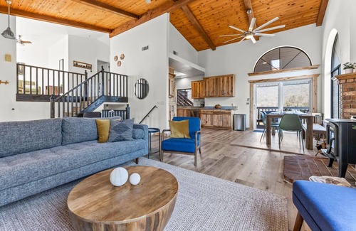 Three Rivers House | Charming 3-4 BR home with pool, river access & sweeping grounds