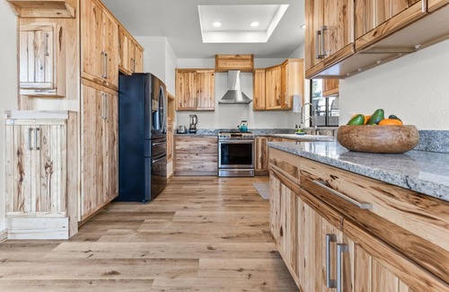 Three Rivers House | Charming 3-4 BR home with pool, river access & sweeping grounds