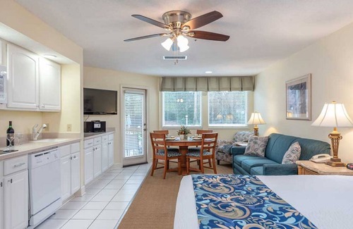 North Forest Beach Cottage | Charming 3-bedroom cottage in lovely Hilton Head Island with WiFi, fitness room