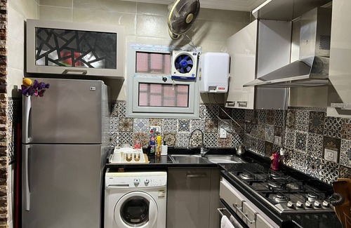 Nasr City Apartment | Charming 3-bedroom apartment with AC and WiFi in Cairo Governorate