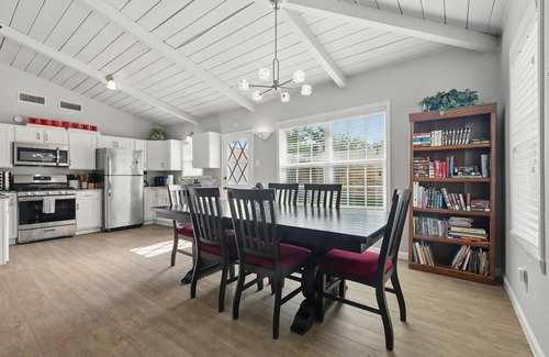 Richardson House | Charming 3-Bed/2-Bath Hidden Gem w Yard (Sleeps 6)