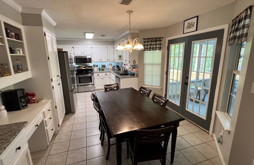 Martinez House | Charming 3 Bed/2 Bath Bungalow for Masters