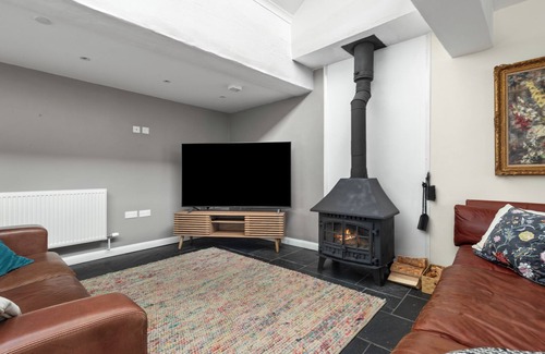 Haverfordwest Apartment | Charming 3-Bed Apartment in Haverfordwest
