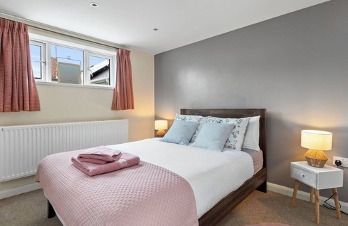 Haverfordwest Apartment | Charming 3-Bed Apartment in Haverfordwest