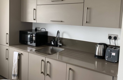 Boleyn Apartment | Charming 3-Bed Apartment in London