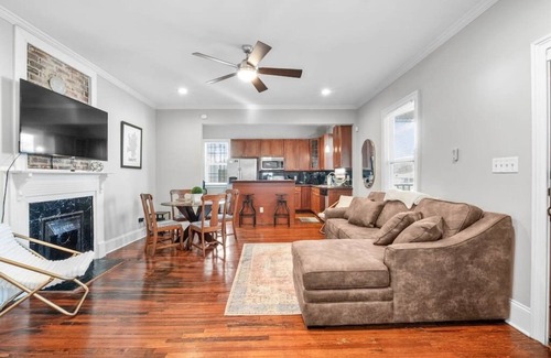 Charlotte House | Charming 3 Bed Bungalow Blocks from Uptown