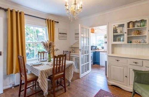 Leigh-on-Sea House | Charming 3-Bedroom Cottage in Leigh On Sea | Pass the Keys