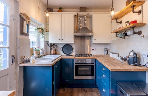 Leigh-on-Sea House | Charming 3-Bedroom Cottage in Leigh On Sea | Pass the Keys