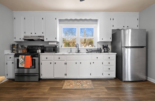 Highland Springs House | Charming 3-bedroom house with AC and WiFi in Highland Springs