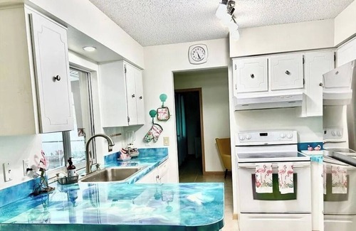 Lochmoor Waterway Estates House | Charming 3-bedroom house in lovely North Fort Myers with pool