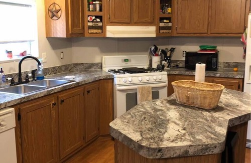 Wellborn House | Charming 3-bedroom mobile home located just minutes away from Texas A&M Univ.