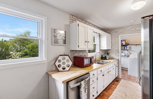 Rehoboth Beach Cottage | Charming 3-bedroom cottage with AC, WiFi and more in Rehoboth Beach