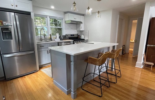 Willard Cottage | Charming 3-bedroom cottage in tranquil South Portland with WiFi