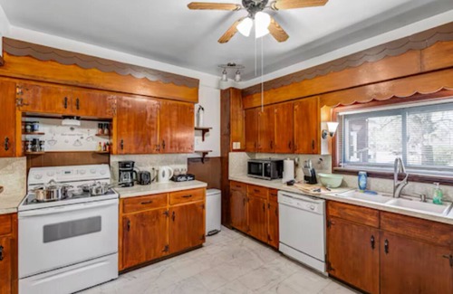 Niagara Falls House | Charming 3-bedroom house in gorgeous Niagara Falls with AC