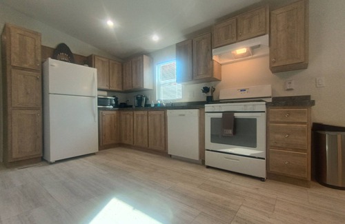 La Presa House | Charming 3-Bedroom House - New A/C!