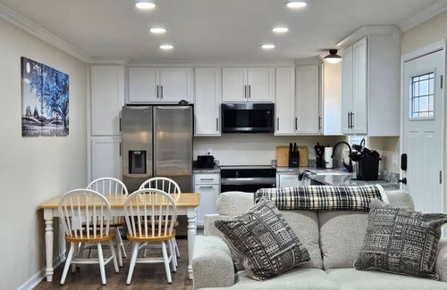 Landrum House | Charming 3-bedroom 2-Bath house with WiFi and AC in lovely Landrum