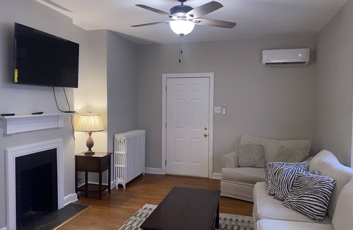 Petersburg House | CHARMING 3 BEDROOM 2 BATHROOM HOUSE