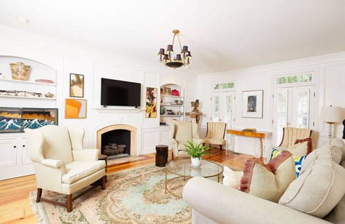 Summerville House | Charming 3-bedroom 3.5 bath located in a quiet cul-de-sac in Summerville.
