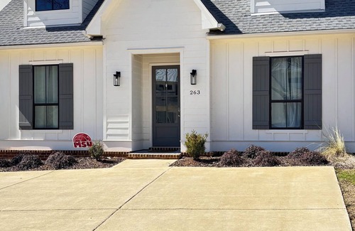 Starkville House | Charming 3-bedroom, 3-bath house in fabulous Starkville close to everything!