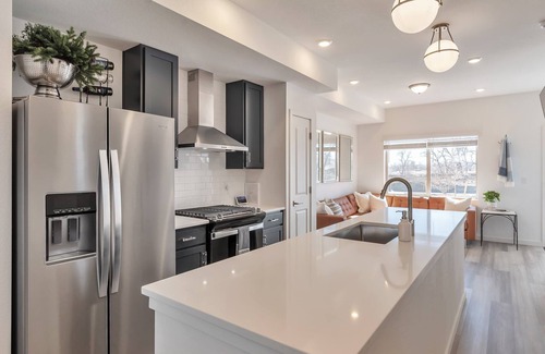 Arvada House | Charming 3-bedroom, 4 Bath Townhome in Arvada, CO