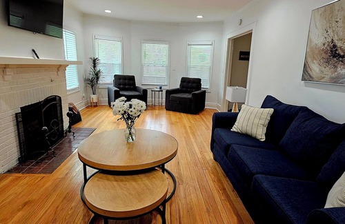 Eastside House | Charming 3-bedroom apartment within 5 minutes of SU, Le Moyne, and Hospitals