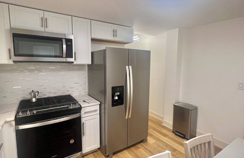 Irving Park Apartment | Charming 3-bedroom apartment with AC and WiFi in marvelous Chicago