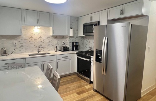Irving Park Apartment | Charming 3-bedroom apartment with AC and WiFi in marvelous Chicago
