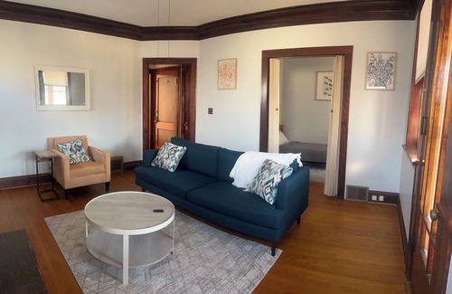 Old Norwood Park Apartment | Charming 3-bedroom apartment in the Old Norwood Park neighborhood of Chicago