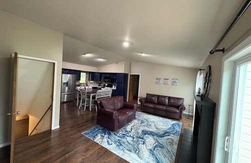 Nekoosa House | Charming 3-bedroom at Lake Camelot