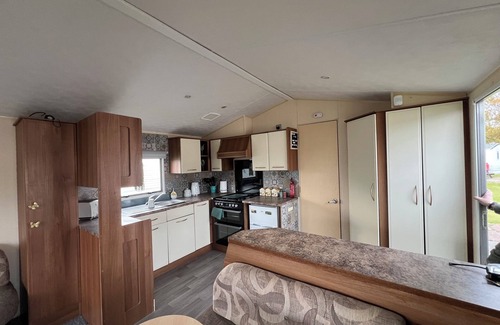 Morecambe House | Charming 3-bedroom caravan with AC, WiFi in fantastic Morecambe