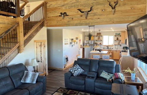 San Luis Cabin | Charming 3-bedroom cabin in wonderful Wild Horse Mesa