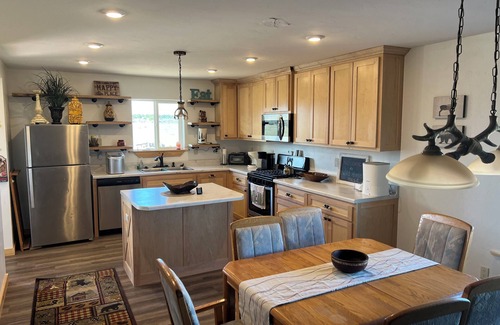 San Luis Cabin | Charming 3-bedroom cabin in wonderful Wild Horse Mesa