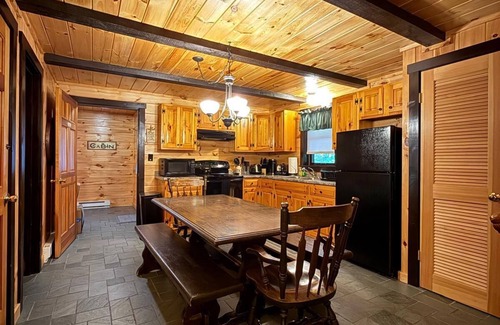 Eidelweiss Village Cabin | Charming 3-bedroom cabin in Madison, NH with private access to lake.