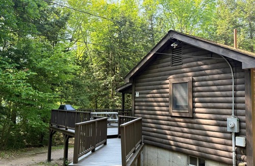 Eidelweiss Village Cabin | Charming 3-bedroom cabin in Madison, NH with private access to lake.