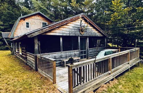 Sunday River Area Cabin | Charming 3-bedroom cabin in lovely Newry with WiFi