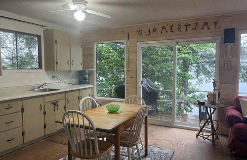 Catchacoma Cottage | Charming 3-bedroom cottage on the edge of Kawartha Highlands