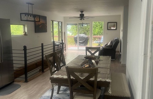 Lansing Cottage | Charming 3-bedroom cottage with a river view in the bluffs just south of Lansing