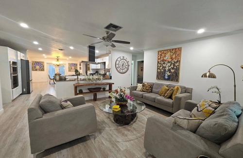 Central Naples Cottage | Charming 3-bedroom cottage in delightful Naples with WiFi, AC