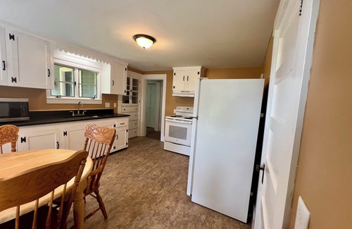 Northfield Other | Charming 3-bedroom farmhouse in fantastic Northfield with WiFi, AC