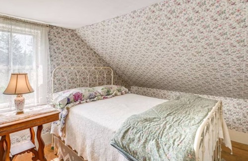 Milbridge Other | Charming 3-bedroom farmhouse in Pleasant Milbridge with WiFi