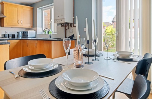 Newark upon Trent House | Charming 3-bedroom house with WiFi, AC in lovely Nottingham